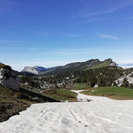Le Charmant Somme - Vue Et Terrasse Privative Saint-Pierre-d'Entremont  Luaran gambar